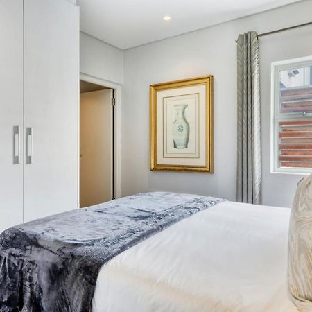 Backup-Powered Classic Luxury Apartment كيب تاون المظهر الخارجي الصورة